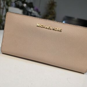 Michael Kors Jet Set Travel Flat Slim Wallet